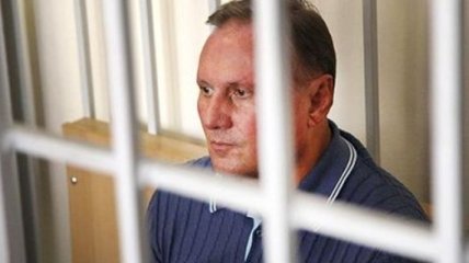Суд продлил арест Ефремова