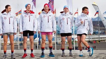 Сборная Норвегии по керлингу ходит по Сочи без штанов