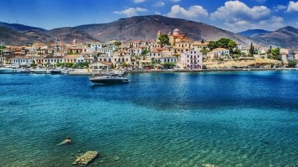 В Эгейском море спасли туристку, которая провела два дня на надувной лодке