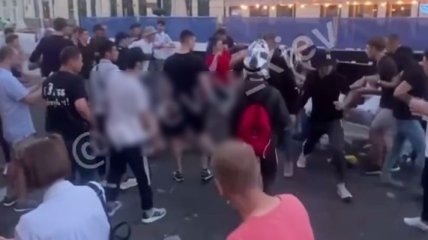 Массовая драка произошла на Почтовой площади в Киеве (видео)