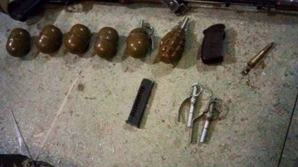 У переселенки из Луганской области изъяли оружие и наркотики