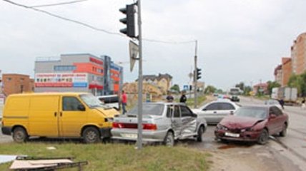 В Тернополе столкнулись три автомобиля (Видео)