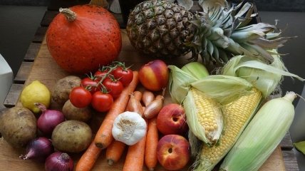 Медики рассказали, вредно ли есть овощи и фрукты с кожурой