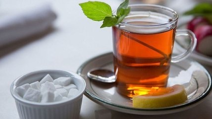Ученые объяснили, почему чай и кофе лучше пить без сахара