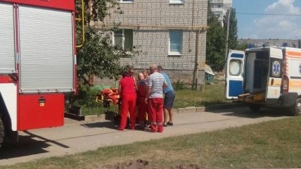 В Кировоградской области спасатели достали ребенка из ямы