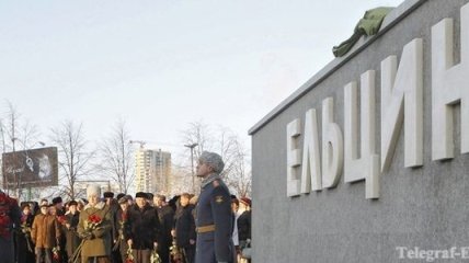 К памятнику Ельцину в Екатеринбурге поставили охрану