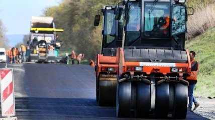 Правительство объявило о строительстве двух дорог на восток Украины