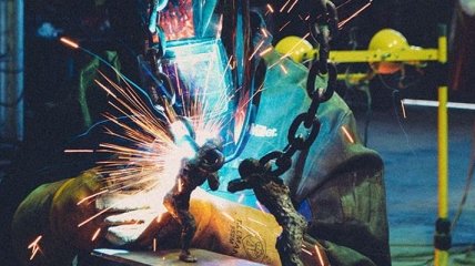 Сварщик мастерски превращает металл в произведения искусства (Фото)