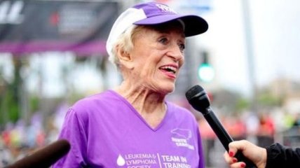 42-километровый марафон преодолела 92-летняя бабушка