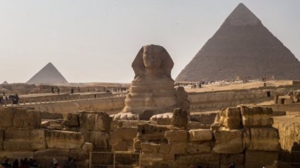 Археологи обнаружили в Египте древний храм с фрагментами памятников