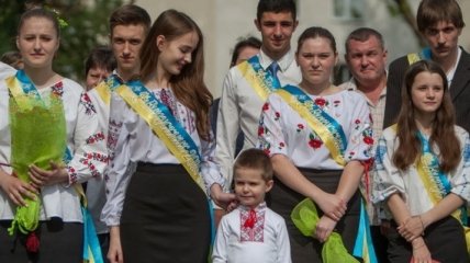 Климкин и Сийярто в Берегово торжественно вручили дипломы выпускникам