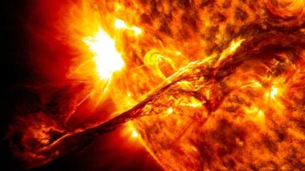 Астрономы зафиксировали сильную вспышку на Солнце
