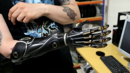 Инженеры создали бионическую руку, которая может расти вместе с человеком