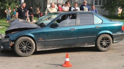 В Черкассах автомобиль сбил мать с ребенком: Полиция ищет свидетелей 