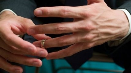 Как мужчина переживает развод с супругой? Мифы и советы в непростой период