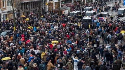 На протест в Амстердаме вышли тысячи человек