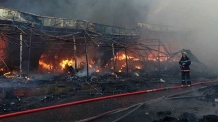 В Баку горел торговый центр, пострадали работники МЧС