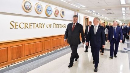 Порошенко провел встречу с главой Пентагона Мэттисом