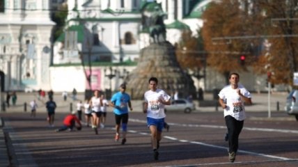 В центре Киева перекрыто движение из-за проведения марафона