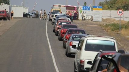 На контрольном пункте "Марьинка" застряли 700 авто