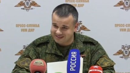 "Да это ж пи**ец": боевика "ДНР" насмешило собственное "официальное заявление" на пресс-конференции (видео)