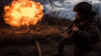 Українські військові відбивають атаки супротивника