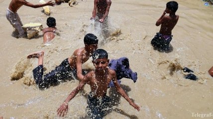 Десятки людей в Пакистане погибли от жары