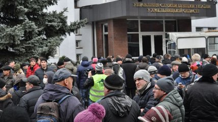 Протесты под зданием СБУ в 2014 году