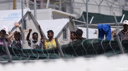В Греции сотни мигрантов подняли бунт
