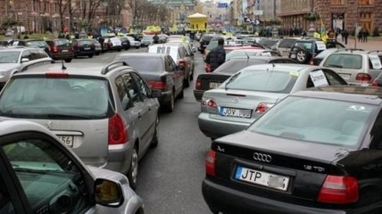 Украинцам разрешили растаможивать автомобили онлайн