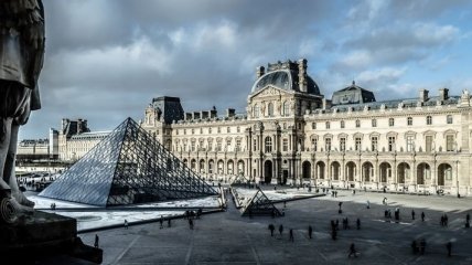 Смягчение ограничений: В Париже возобновляет работу Лувр, закрытый из-за пандемии COVID-19
