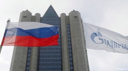 Чистая прибыль "Газпрома" сократилась вдвое