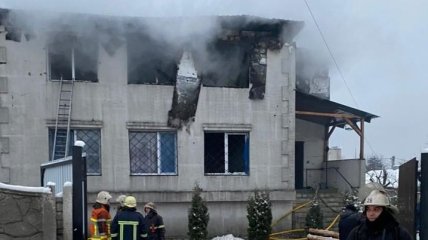 У владельца сгоревшего в Харькове дома престарелых нашли еще один хоспис с решетками на окнах