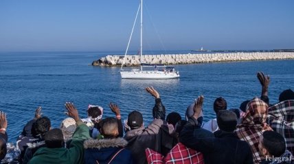 Правительство Италии выполнило свои угрозы: порты для судов с беженцами закрыты