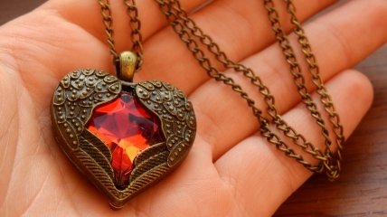 Кулони у вигляді серця знову у тренді