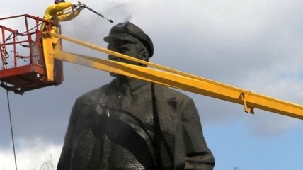 Разрушенный памятник Ленину восстановили 