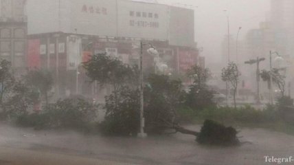 На Тайвань обрушился мощный тайфун "Меранти" 