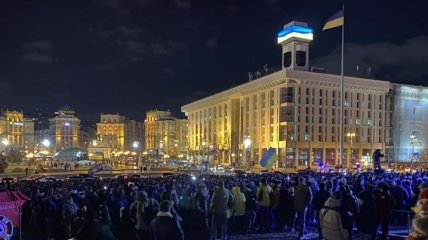 "У нас есть достоинство": на Майдане прошло вече (Видео)