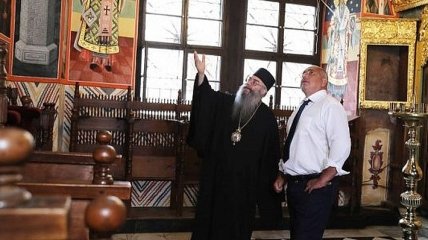 Премьера Болгарии оштрафуют за нарушение карантина - вошел в церковь без маски