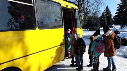 Ребенка высадили из автобуса на морозе: была ли история, из-за которой в соцсетях устроили хайп?