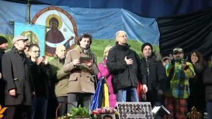 Майдан встретил Яценюка криками "Пулю в лоб"