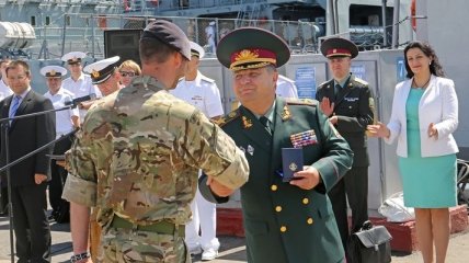 Полторак наградил участников военных учений "Си Бриз-2016" 