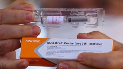Украина получила уже более миллиона доз вакцины против коронавируса CoronaVac 