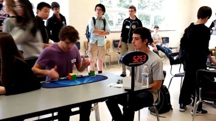 Американский подросток собрал кубик Рубика за 5,25 секунды (Видео)