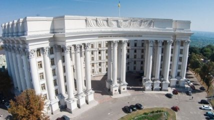 В МИД Украины установили "стул Сенцова"