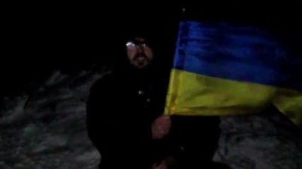 Россиянин поднял флаг Украины на самой высокой горе Крыма