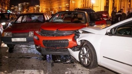В центре Киева произошло ДТП при участии шести автомобилей