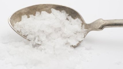 Сокращение количества соли в рационе питания не улучшает здоровье 