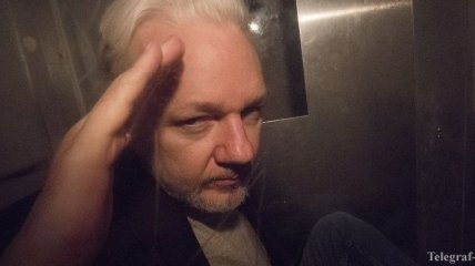 Основатель сайта WikiLeaks не принял участие в слушаниях по экстрадиции в США