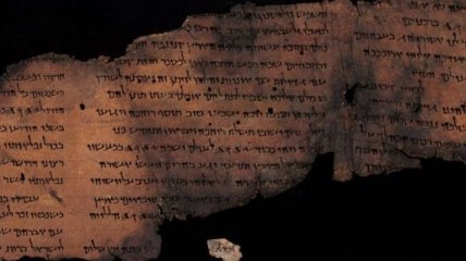 Ученые нашли скрытый текст на "пустых" Свитках Мертвого моря